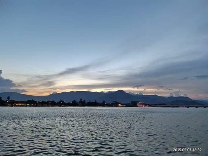 Twin Home Guesthouse Kampot Esterno foto